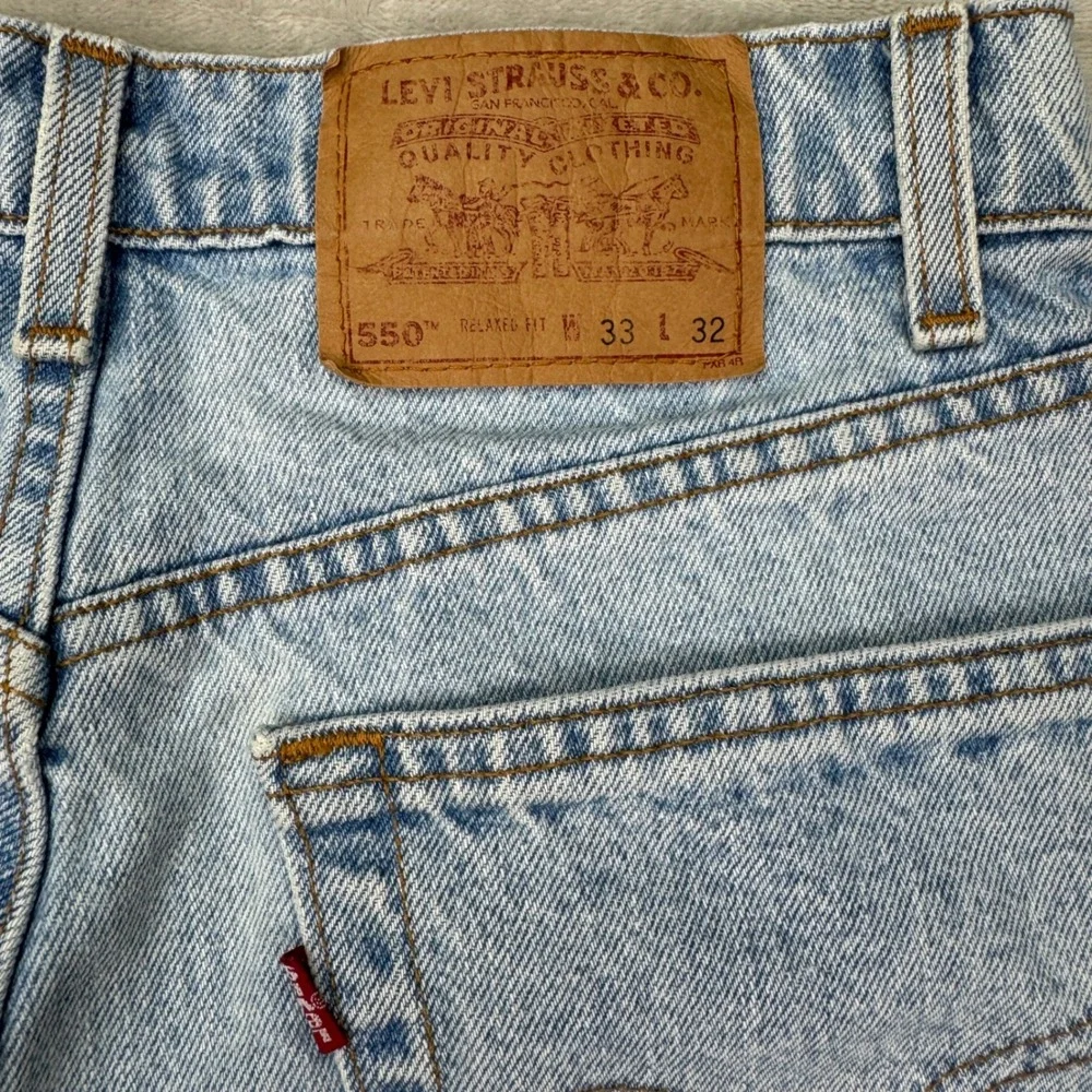 Levis 550 Jeans Mens 33 (30x32) Relaxed Vintage 90s 1996 Made in USA Light Wash